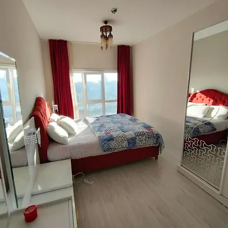 Open View Inside A Residential Complex דירה איסטמבול